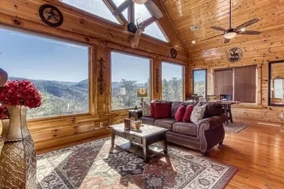 Image de Stunning 3br w/ Views! Game Room + Hot Tub!