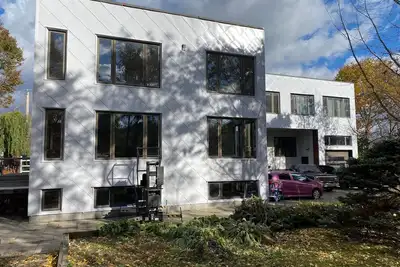 Image de Maison spacieuse en face de la station Rem de St-Dorothée