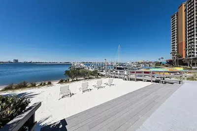 Image de 🏖️Soundfront-Walk to Beach-Comm. Pool-2br South Harbour 12e