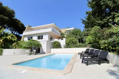 Image de Villa climatisée au bord de mer - 6 chambres, 12 couchages - Piscine et pétanque