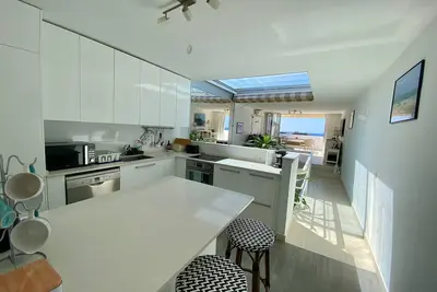 Image de Stunning 2 Bedroom 2 Bathroom 2 Minutes to Beach