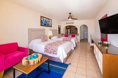 Image de Welcoming resort in Cabo San Lucas! This beautiful resort is a pure delight!