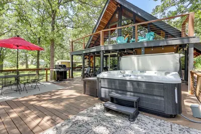 Image de Furnished Deck + Lake Access: Fairland Log Cabin