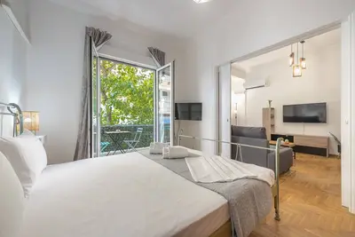 Image de Athens Bright Suite by CloudKeys