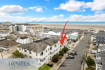 Image de Island Living! Steps to Boardwalk & Beach! 3 night min in summer prime season!