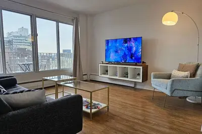Image de Tranquil 1br Penthouse Downtown Montreal W/ a View