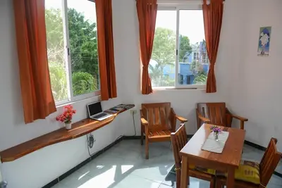 Image de 2 Blocks from Bus Station Apartment