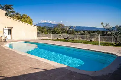 Image de Gîte 140 m² avec vue exceptionnelle sur le Mont-Ventoux, 4 chambres, piscine