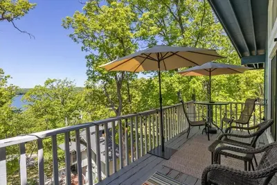 Image de Margaritaville house next to pool