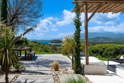 Image de Villa 4 chambres, avec vue mer, plage à pied domaine de Cala Rossa