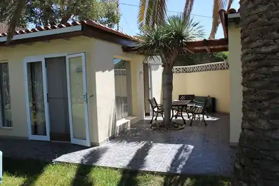 Image de Garden studio with pool and sea view