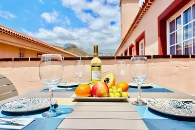 Image de Spacious Apartment With Relaxing View Terrace and Heated Pools, Los Cristianos