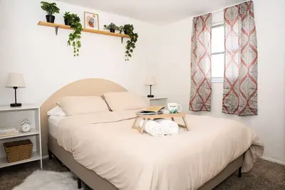 Image de Summer Haven - Cozy 2 bedroom home w/ 3 beds