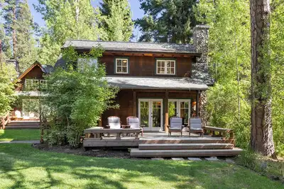 Image de Metolius River Resort Cabin 1 Luxurious cabin on the Metolius River w\/ fireplace