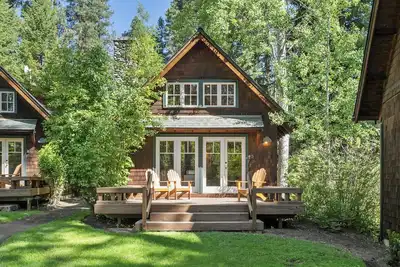 Image de Metolius River Resort Cabin 2 Luxurious cabin on the Metolius River w\/ fireplace