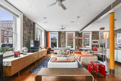 Image de The Orange Barbarella Loft! Parking Pass Included