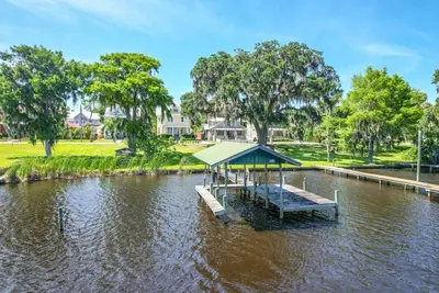 Image de Beautifully restored home with river views & private dock!
