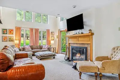 Image de 3br, Gorgeous Golf Course Views! | Coach Road 11b