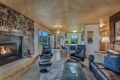 Image de Mountain views, private access to the Elk river, fishing, hunting, hiking!