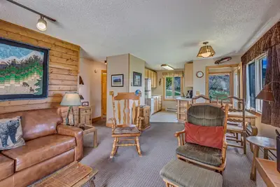 Image de Cozy cabin tucked away in the mountains with beautiful view.