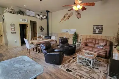 Image de Newly remodeled guest house close to a lot of the Black Hills main attractions!