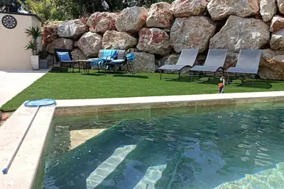 Image de Maison proche Uzes à Mons piscine privée climatisé. web. ecrin de samuel