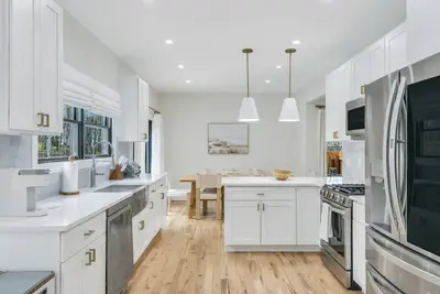 Image de Beautiful Vacation Home in Hampton Bays walking distance to Peconic Bay Beaches!