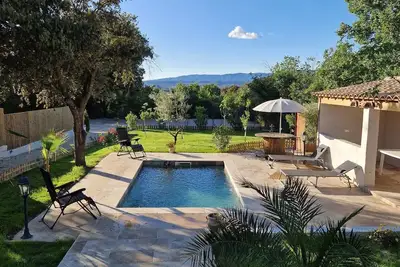 Image de Chalet en Pleine Campagne Avec Piscine