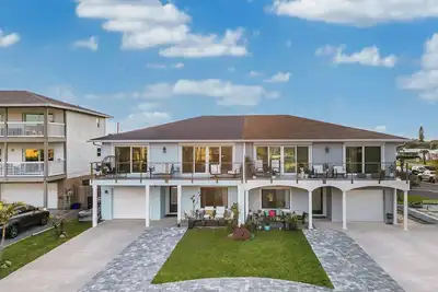 Image de Maria's Modern Beach Retreat with Garage