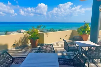 Image de Luxury 2 Bdr Apt! Panoramic Rooftop w/Oceanview!