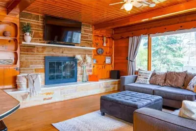 Image de Harding Lakeside Getaway| 8 bedroom sleeps 16!