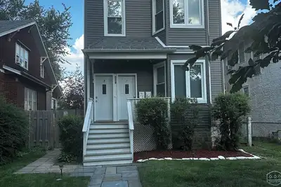 Image de 8 Miles From Downtown Chicago! ! !
