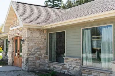 Image de Inviting Sister Bay retreat