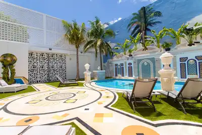 Image de New and Private Villa Versace; unbeatable location 10 minutes from downtown