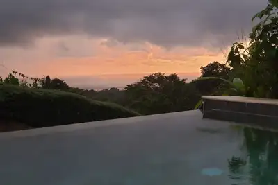 Image de Bungalow with kitchen and infinity pool with ocean view, small BnB