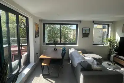 Modern & Bright | 2 Bed | Pvt Balcony | Islington