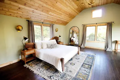 Image de Stunning Forest Cottage with Views!