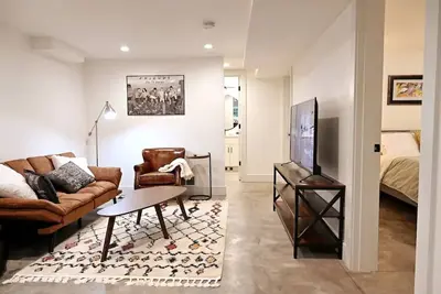 Image de Ravenna Chic Escape / 8 mins from Uw/N Seattle by Zen Living