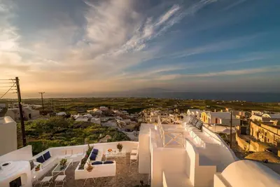 Beautiful Santorini Villa | 4 Bedrooms | Fava Eco Villa | Sleeps up to 14 Guests & Caldera Sunset Views | Oia
