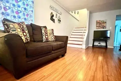 Image de Cool Townhouse At The Foot Of The French Quarter!