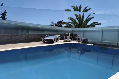 Image de Villa Ensoleillée 3 Ch, + piscine + Jardin clos, barbecue