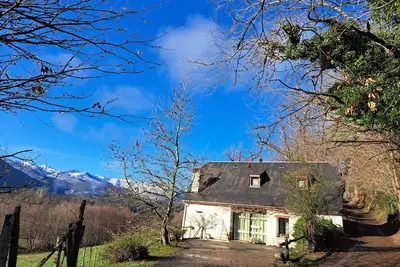 Image de Gîte près de Lourdes, dans les Pyrénées. Vue sur les montagnes. Animaux acceptés