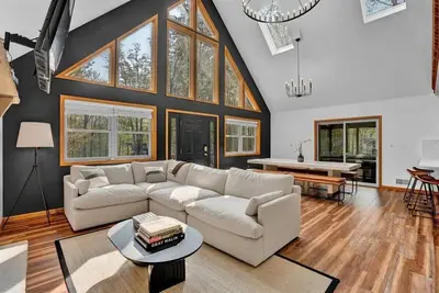 Image de Getaway Chalet hot tub, game room, peloton, ev charger