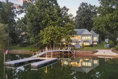 Image de New to Lake Norman! Private Beach and Sunset Views