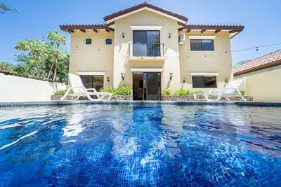 Image de Playa Potrero: Comfortable 3 Br, 3. 5 Bath house - Casa Luz de Luna