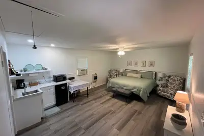 Image de Cozy 1 bedroom bungalow on acreage in Midwest City close to Tinker Afb.