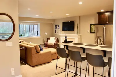 Image de New To Vrbo! Fireplace Flat private 725 Sq Ft apt near University of Portland