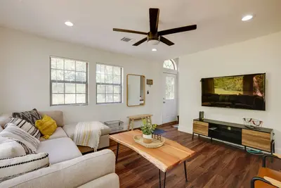 Image de Somerville Cabin w/ Private Pool!