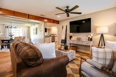 Image de Medical District Retreat 4 Bedroom Walk to Tech