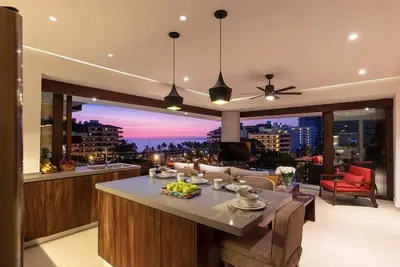 Image de Oceana 2br. 2ba - Corner Unit, Spectacular Views